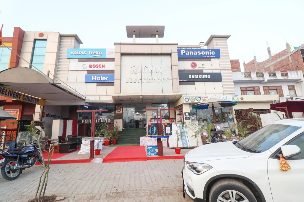OYO 78411 The Luxury Living