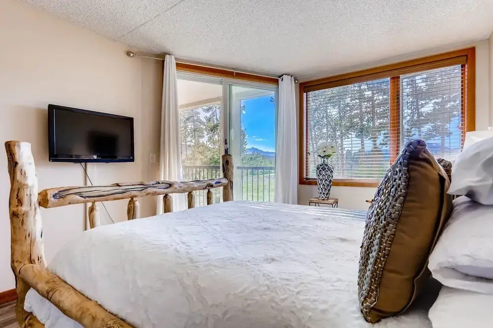 Spacious And Modern 2br Premier- The Pines- Kids Ski Free 2 Bedroom Condo by RedAwning