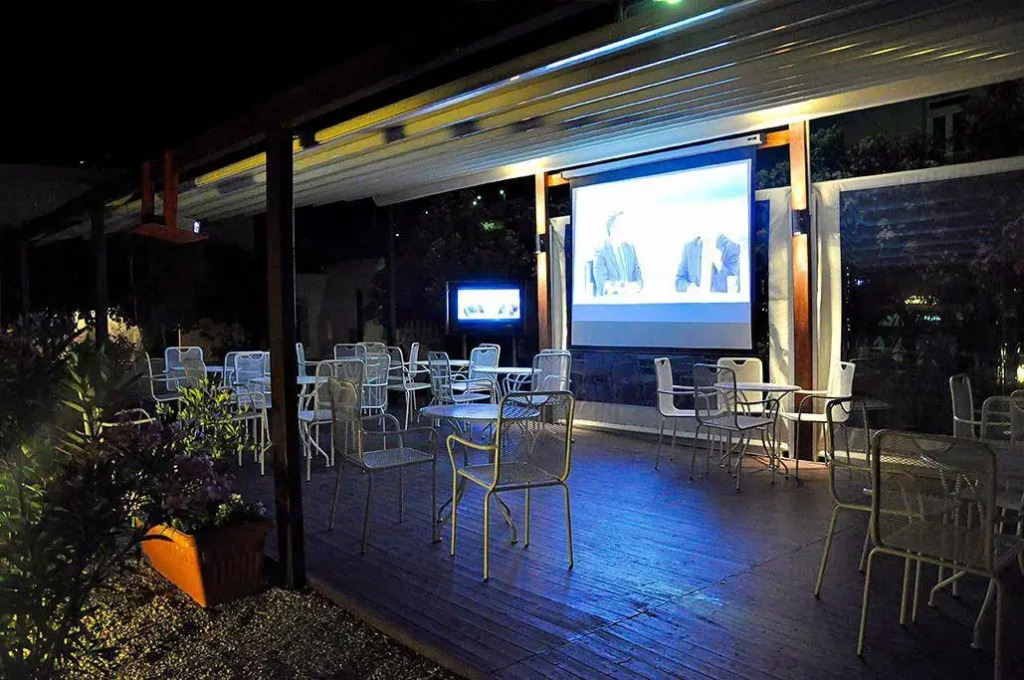 Tonys Beach Hotel