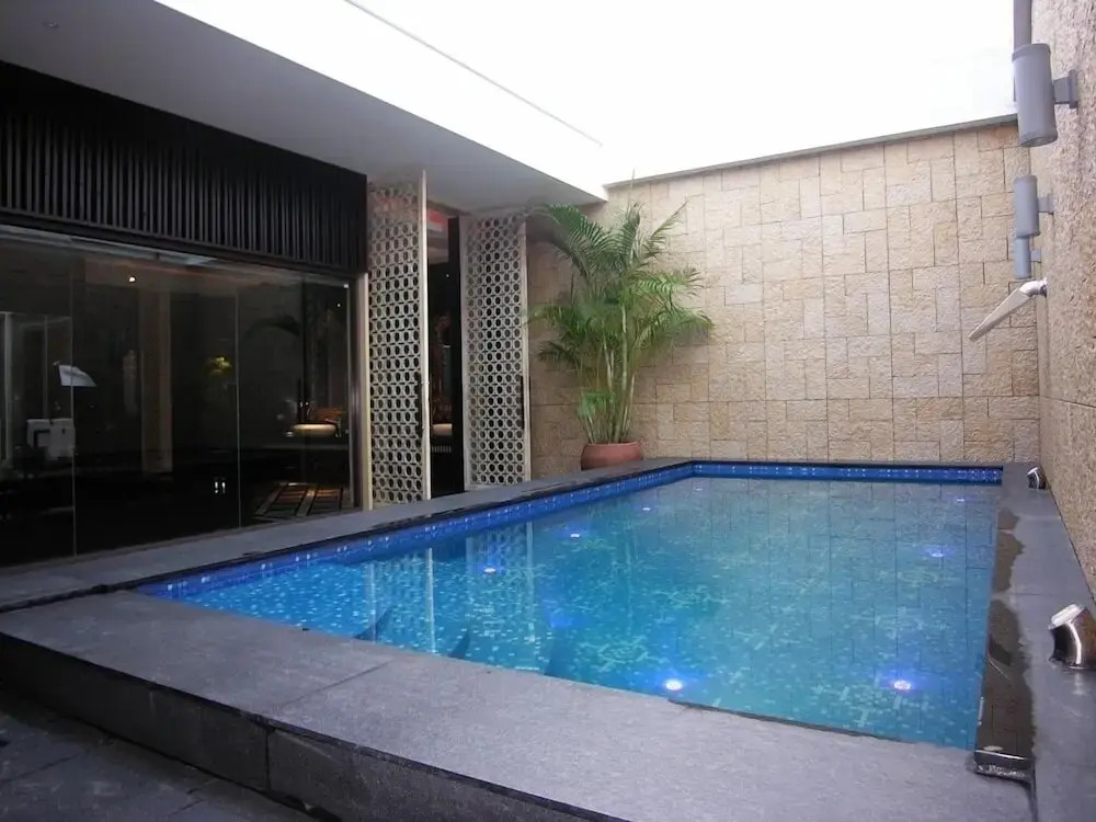 Mos Motel