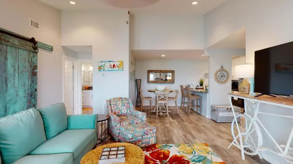 AH-F223 New 2nd Floor Condo, Close to PoolHot Tub, Near Marina & Ferry