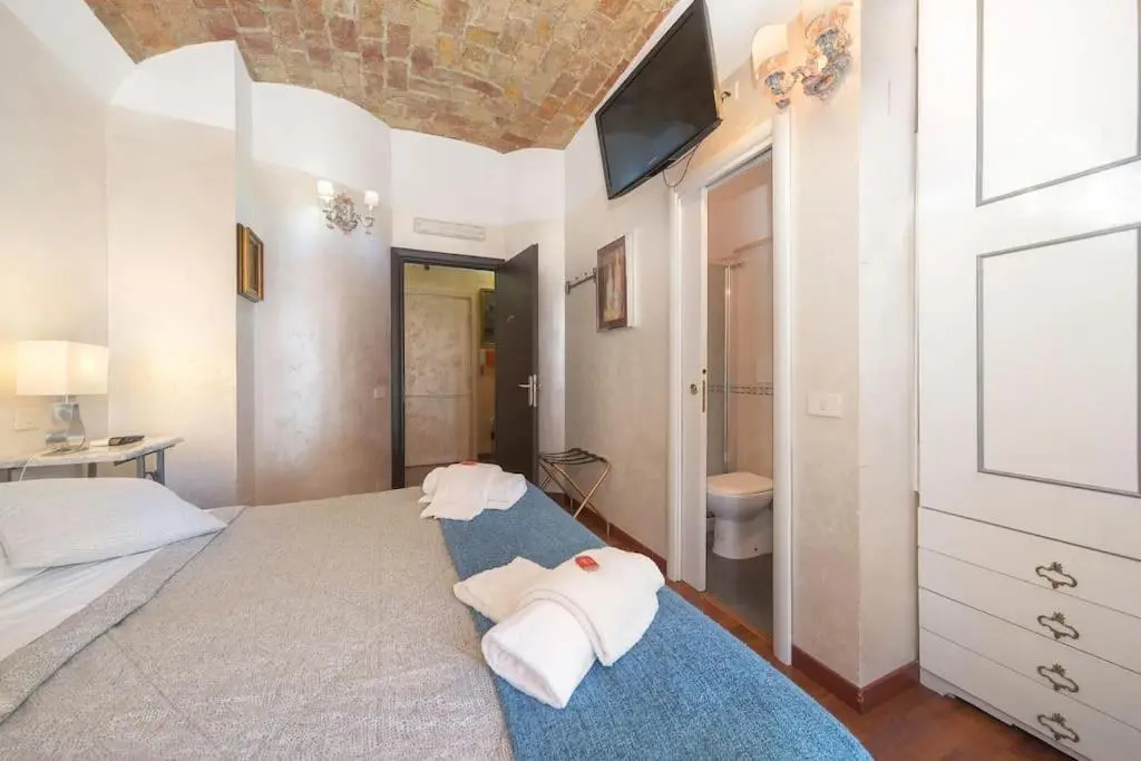 Salaria Luxury Suites