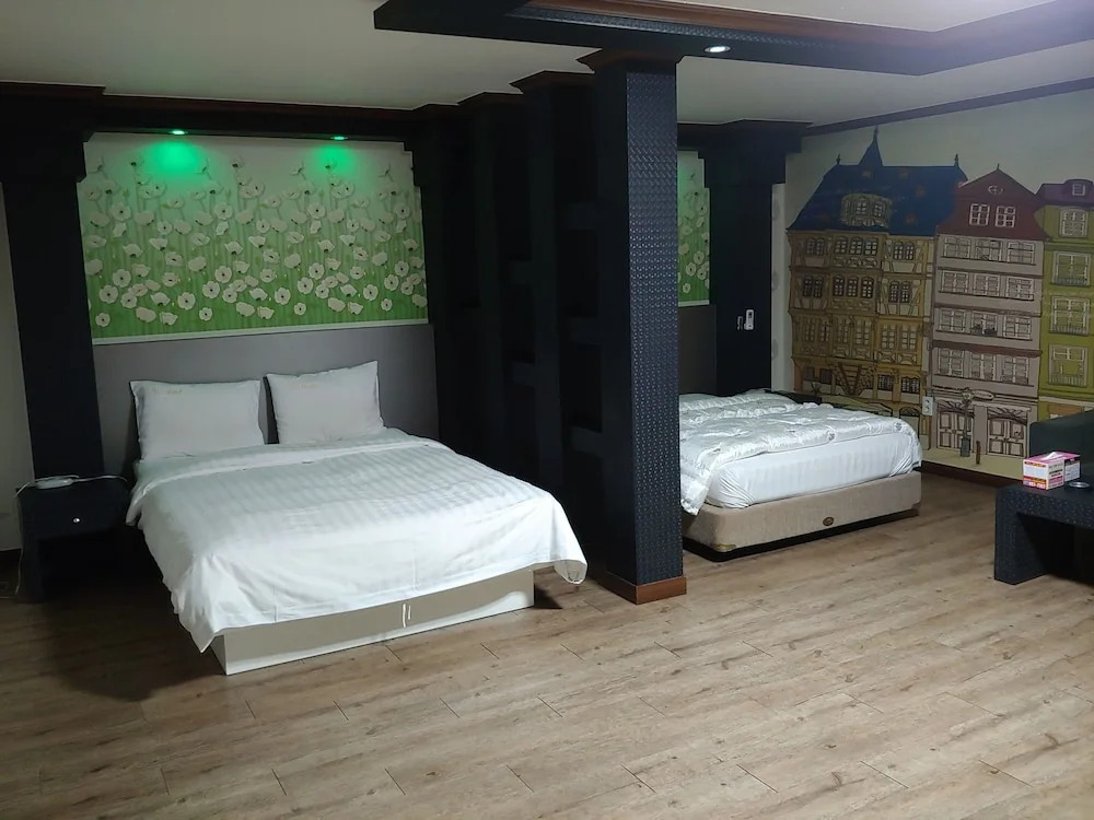 W Motel