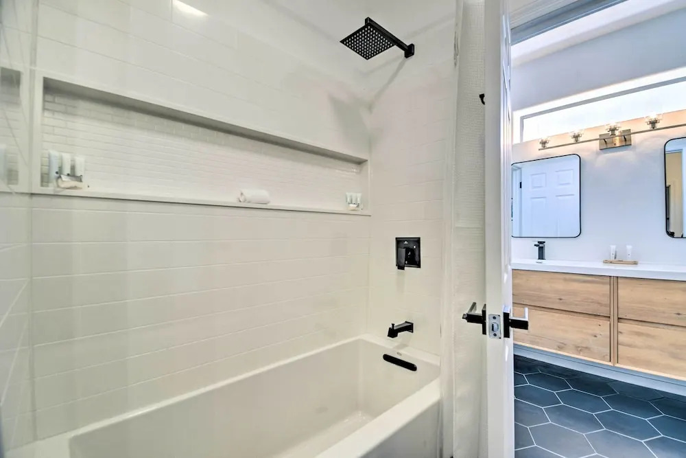 Pool, Spa & Putting Green: Fountain Hills Home!