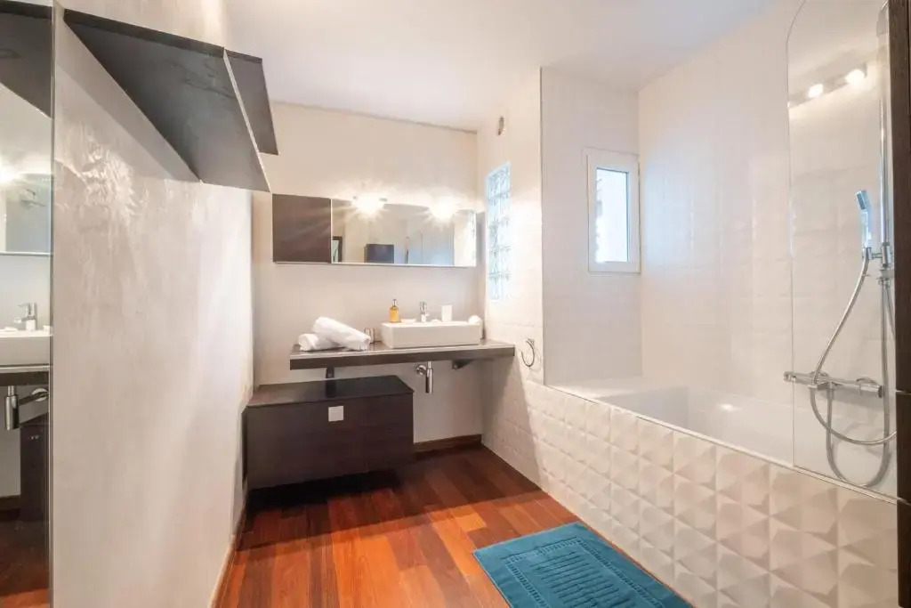 SERRENDY PENTHOUSE STYLE HOUSE Swimming pool and absolute calm!