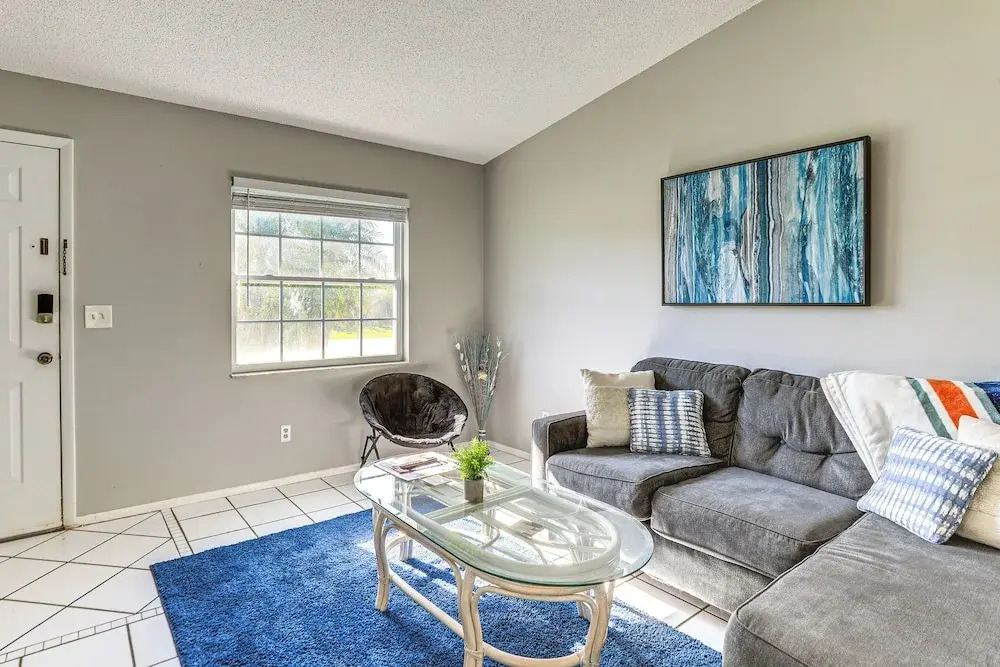 7 Mi to Beach: Cozy Home w/ Yard in Englewood!