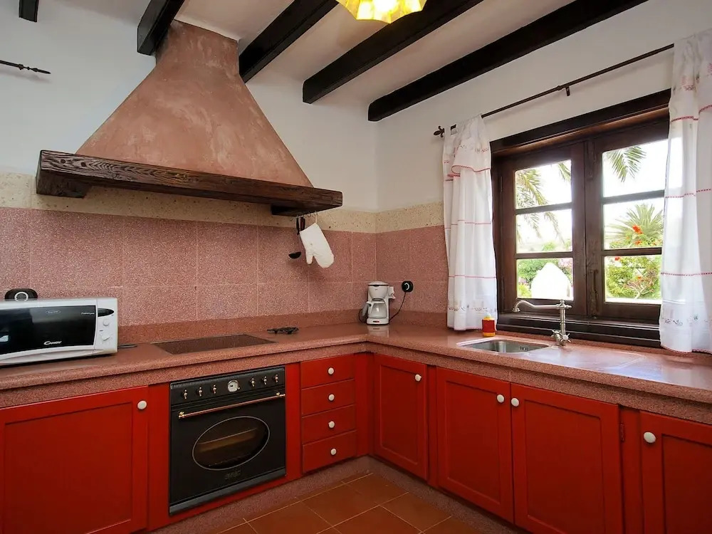 Spacious Villa in Haría With Swimming Pool