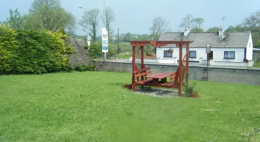 Attyrory Lodge Tourist Accommodation B&B