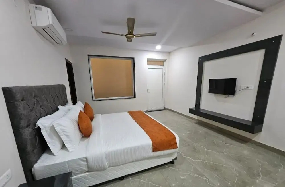 Hotel The Grand