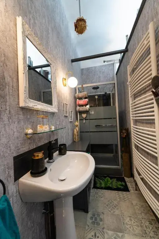 Studio Malou avec cuisine toute équipée et terrasse aménagée