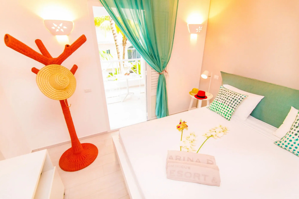 TRACADERO Beach Club & Holidays Rentals