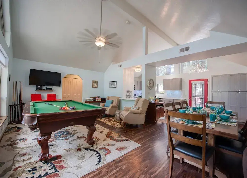 Home In The Pines Near Downtown w Hottub