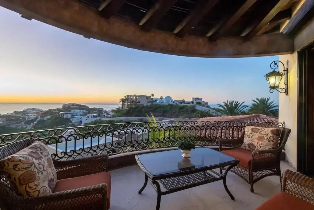 Stunning 6BD Pedregal Villa Maria