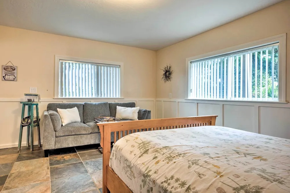 Brookings Vacation Rental Studio - Walk to Town!