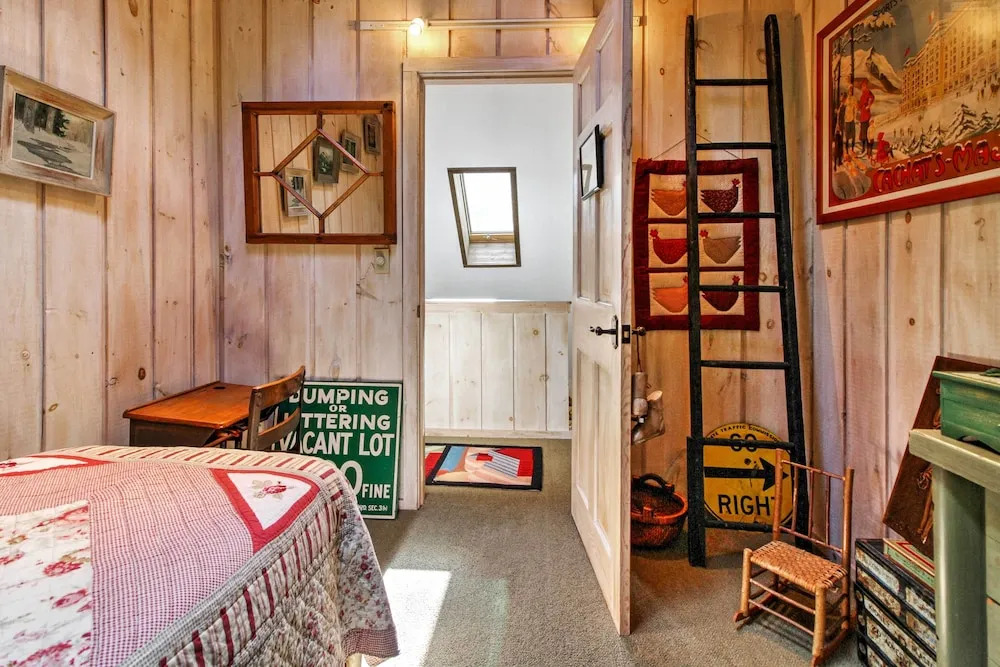 West Dover Vacation Rental w/ Hot Tub Near Mt Snow