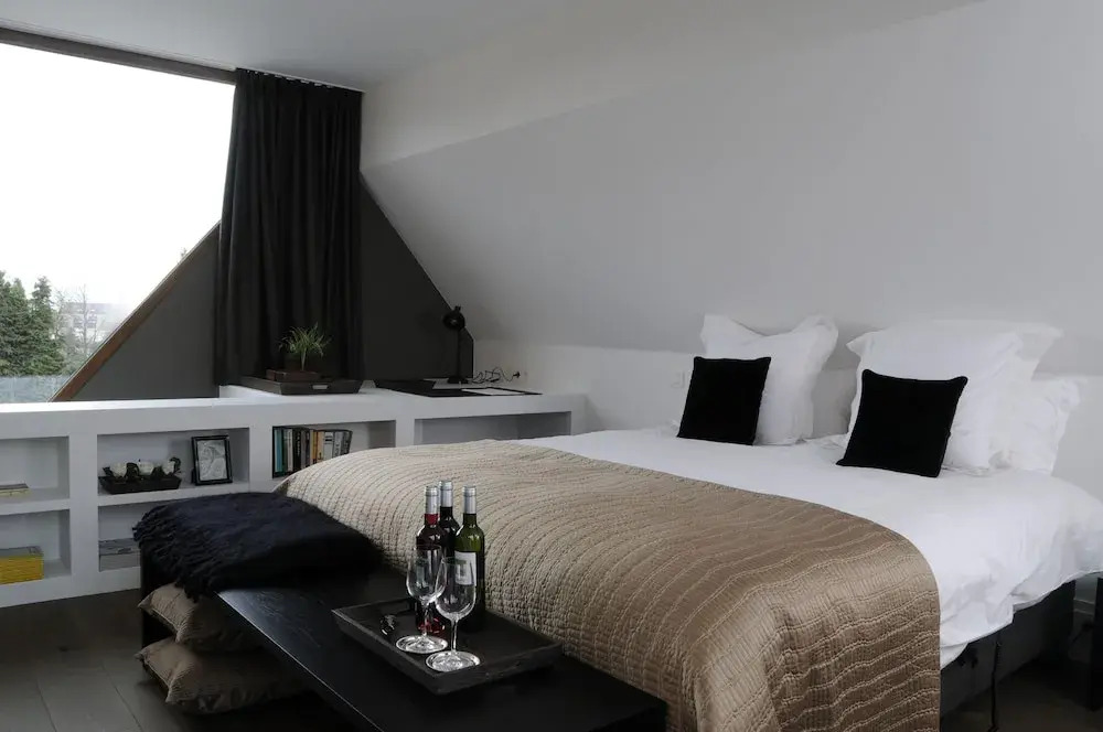 B&B Belrose Luxury