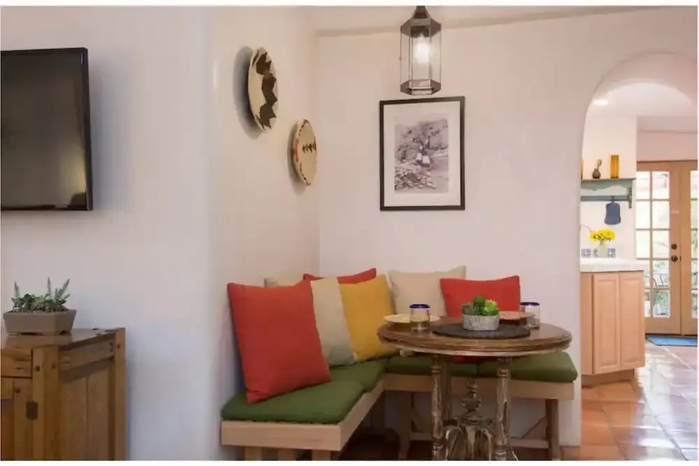 Buenas Noches - Quintessential Eastside Getaway With Spacious Patio, Two Kiva Fireplaces, Walk to Canyon Rd. and the Plaza