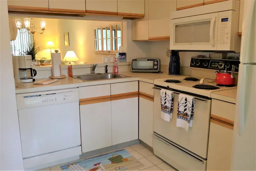 96 Eaton - 2 Bedroom Condo