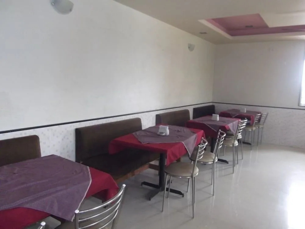 Hotel Trimurti Pride
