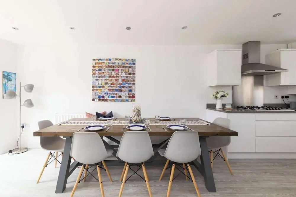Modern Family Retreat Nr Beaches and Marina