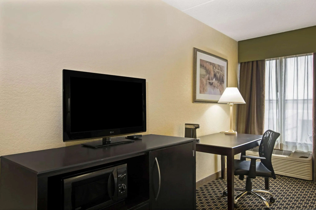 La Quinta by Wyndham Salina