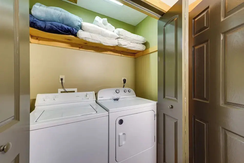 Pet-friendly Gatlinburg Retreat w/ Community Perks