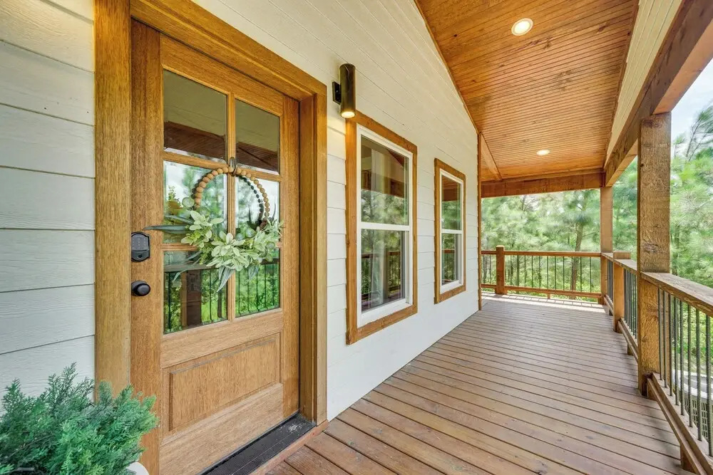 Tree-lined Broken Bow Studio Cabin w/ Hot Tub!