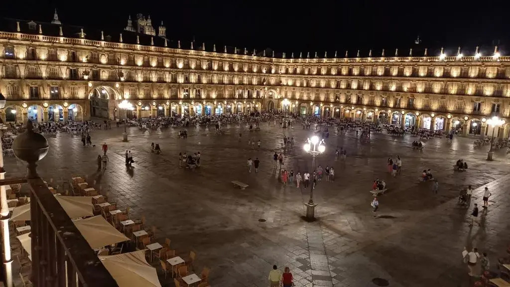 Toro 2, 2º en la misma Plaza Mayor de Salamanca