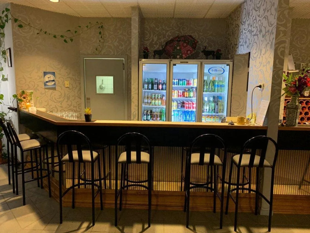 Mountain Creek Motel Bar & Restaurant