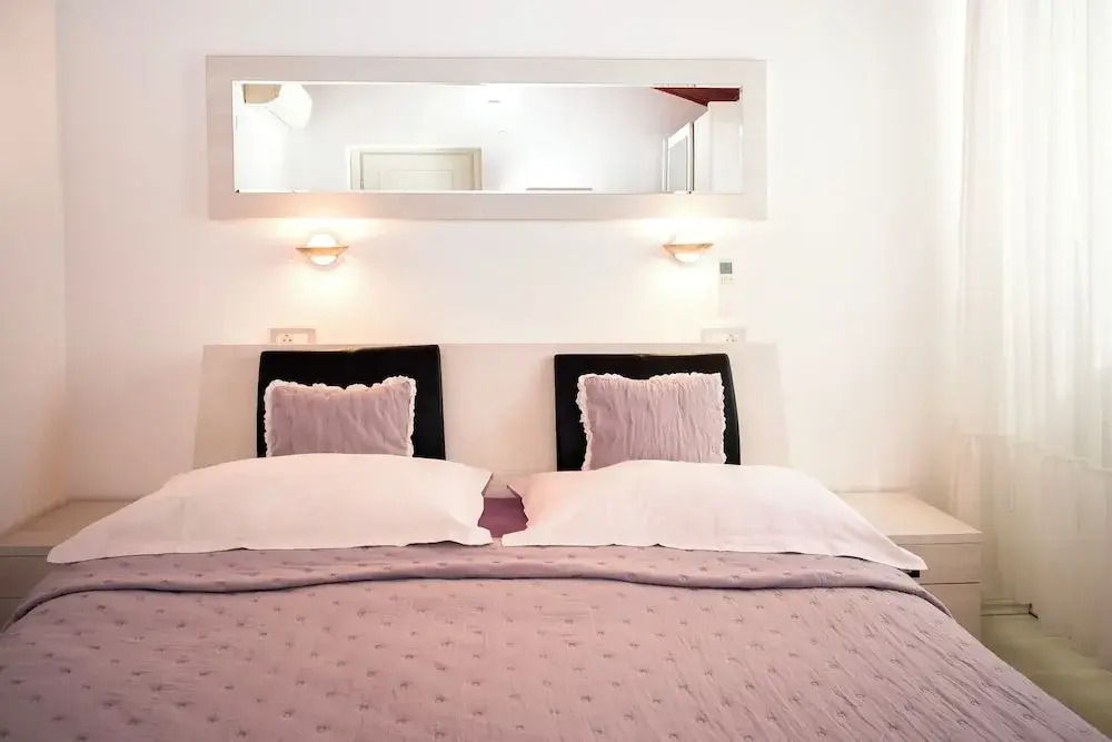 Apartment Violet