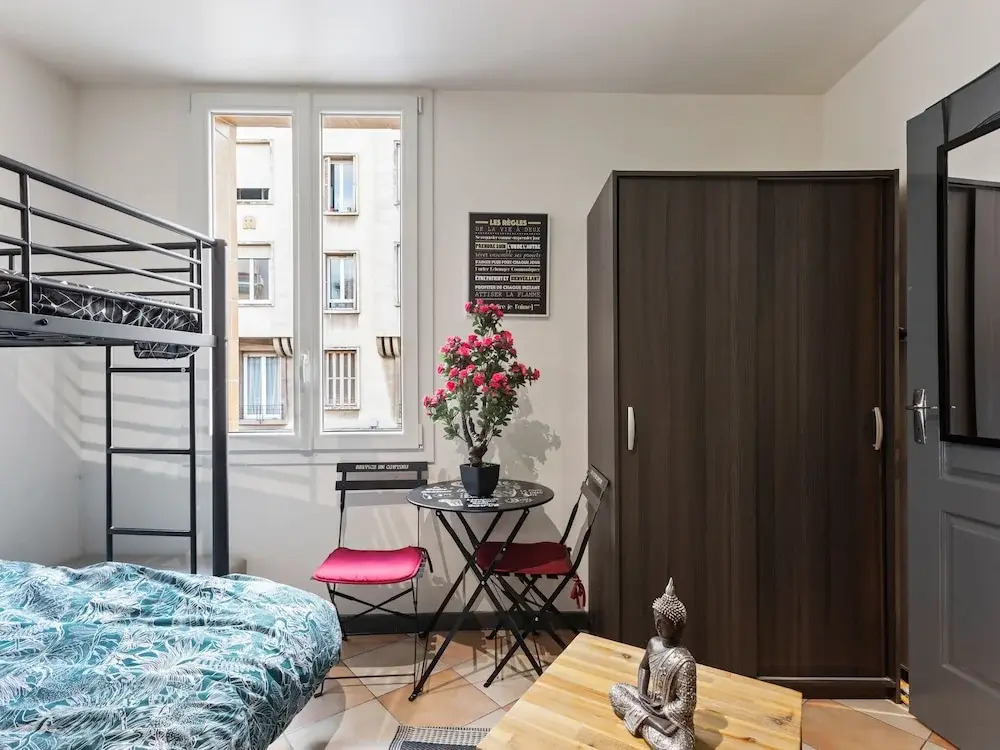 Simplistic Holiday Home in Nice Near the Seabeach