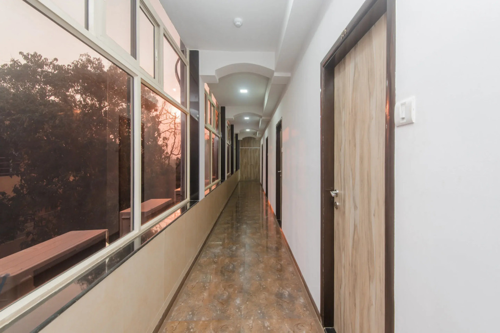 FabHotel Divine Residency