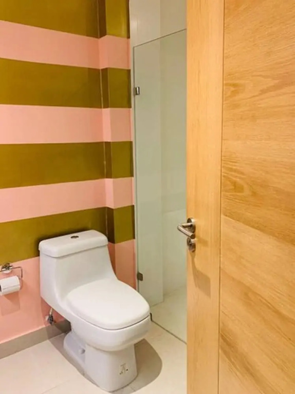 Modern Condo quiet and close to beach