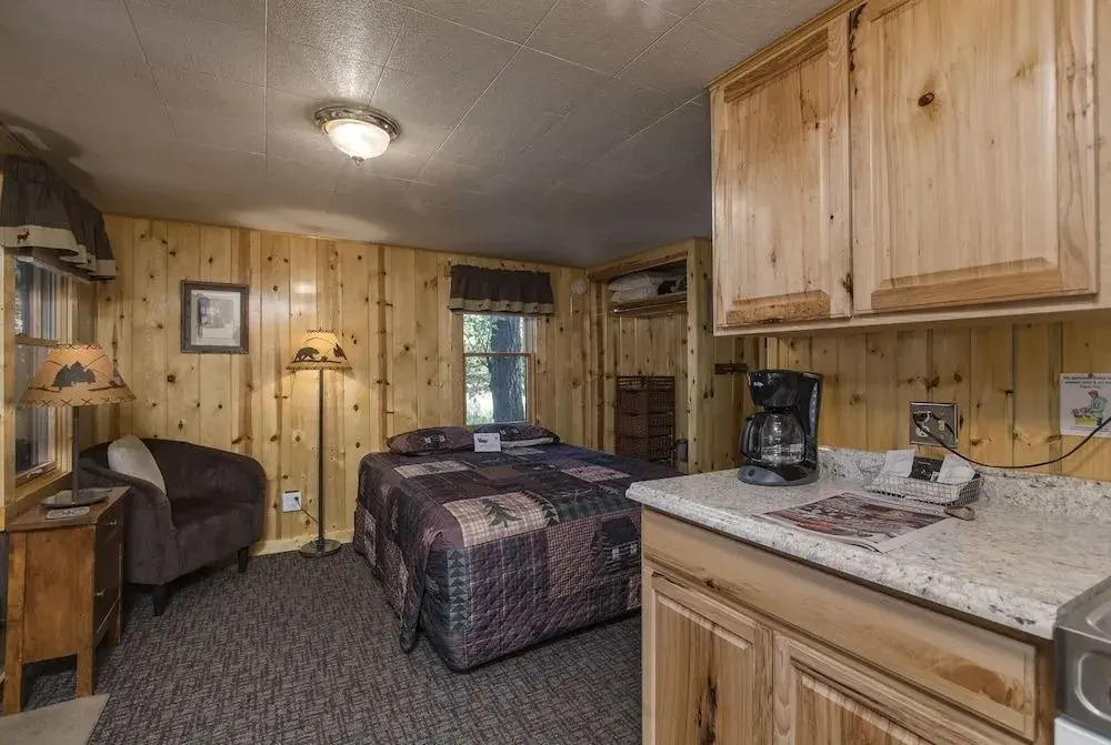 Swiftcurrent Lodge