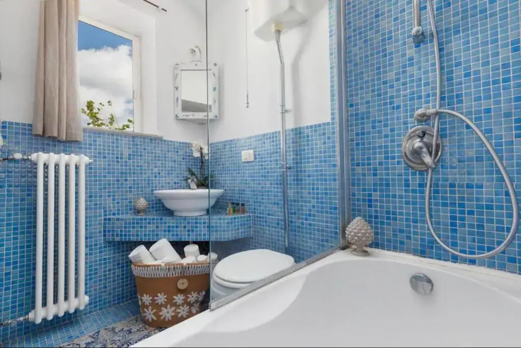 7 bedrooms house with sea view enclosed garden and wifi at Massa Lubrense 2 km away from the beach