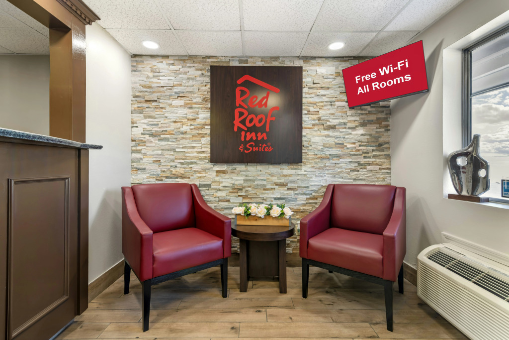 Red Roof Inn & Suites Swansea