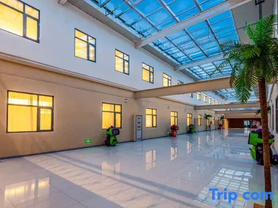 Homeinn Selected Hotel (Jinzhong University Town Wusu International Airport)