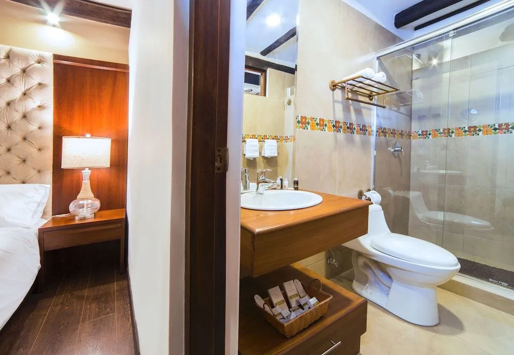 Felicia Hotel & Suites