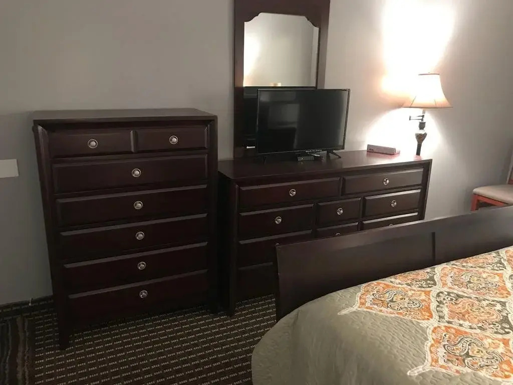 Grewals Inn and Suites by Elevate Rooms