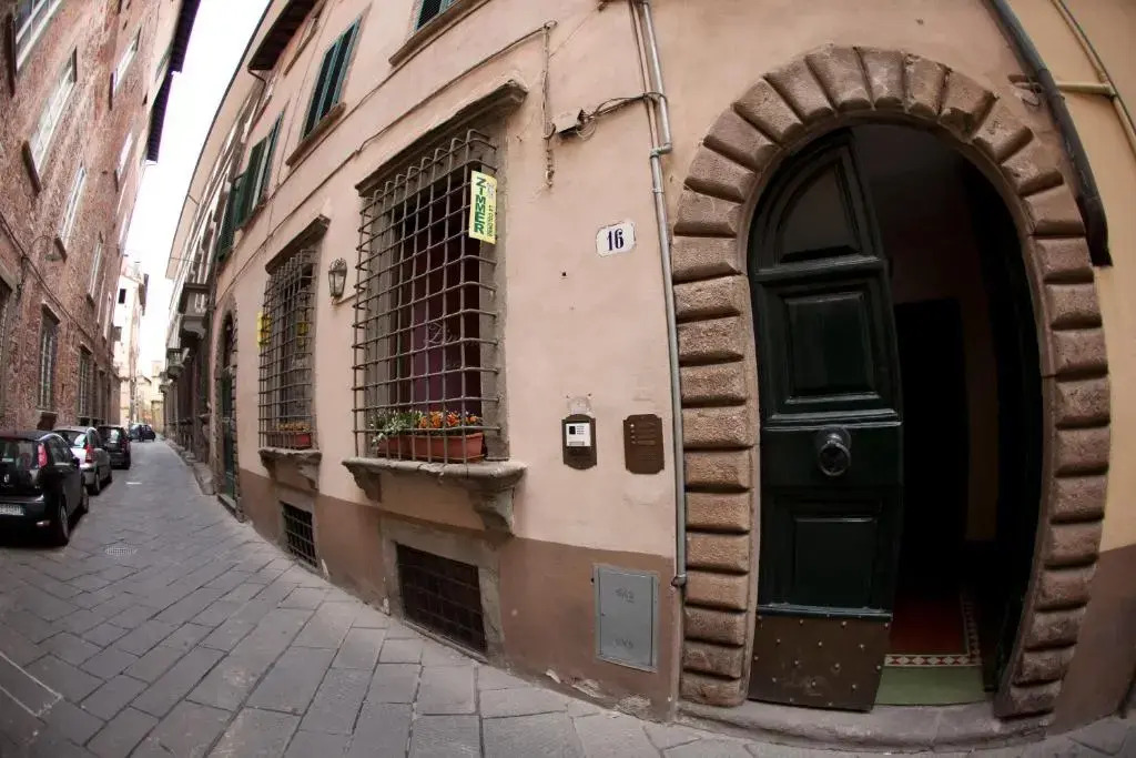 La Colonna Historic Centre