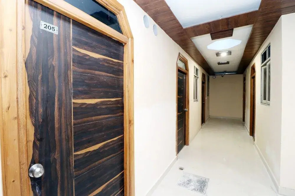 OYO 37351 Hotel Krishna Royal
