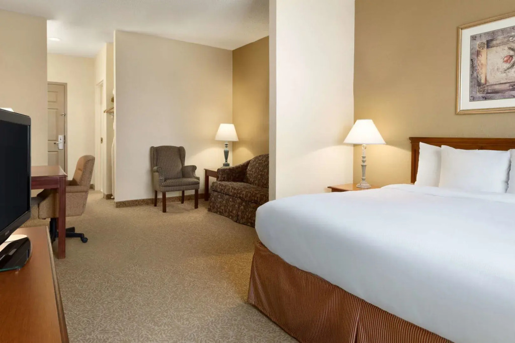 Sonesta Essential IAH Airport JFK Boulevard - Newly Renovated