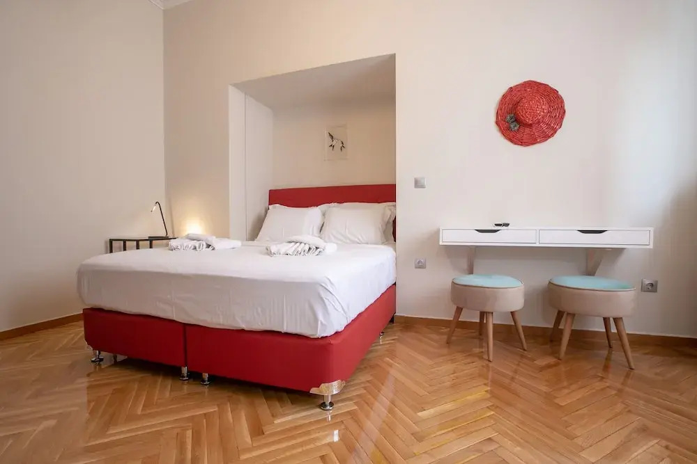 Luxurious 4 Bdrm 3Bath Apt 1- Athens