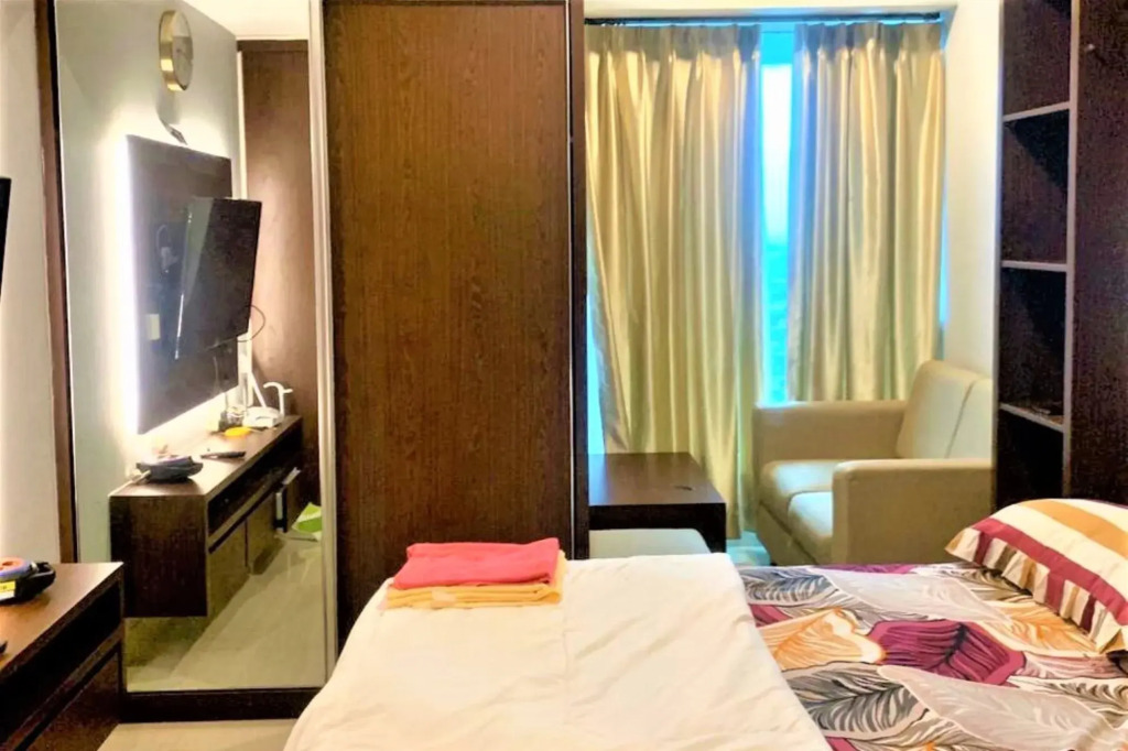 Enjoy Living Studio Room at High Floor Grand Kamala Lagoon Apartment By Travelio