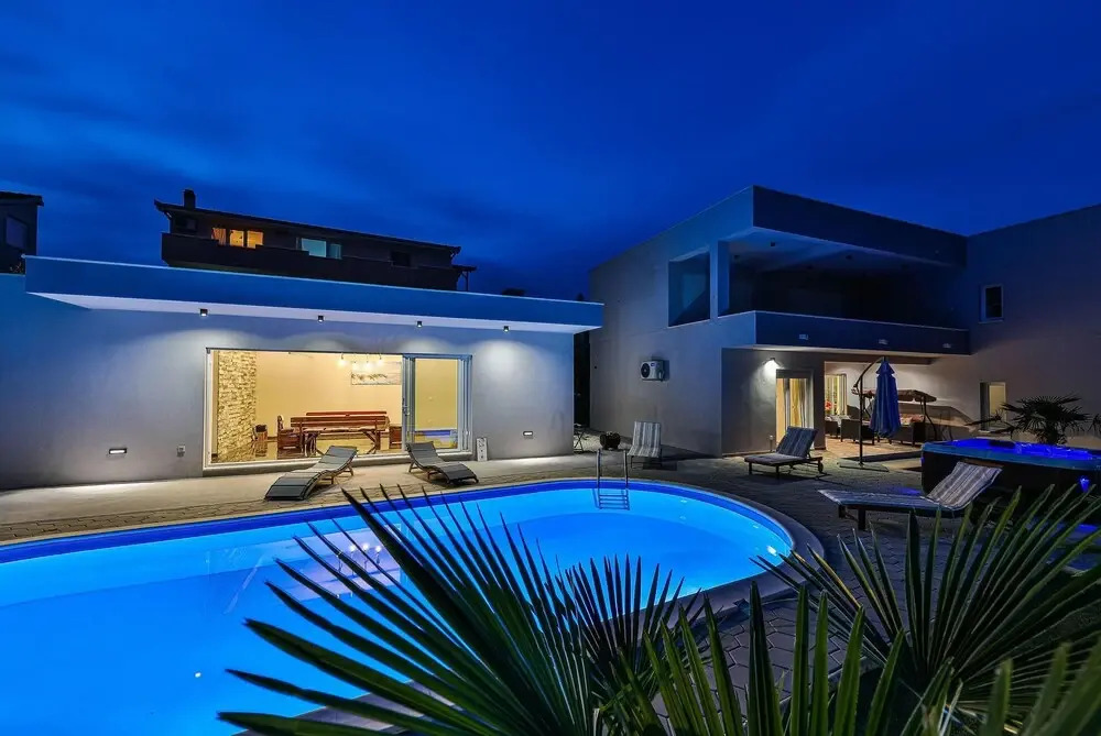 Nice Home in Kastel Stafilic With Wifi and 3 Bedrooms