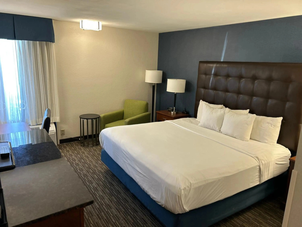 Heritage Inn & Suites St. Louis/Fenton, Trademark by Wyndham