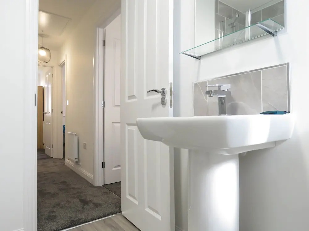 Tudors eSuites Birmingham House with Private Garden Free Parking