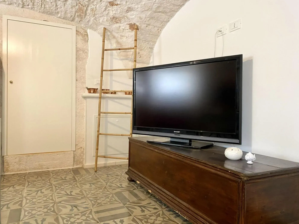 historic residence, surrounded by greenery, suitable for couples, relaxation guaranteed-Dimora Dalia