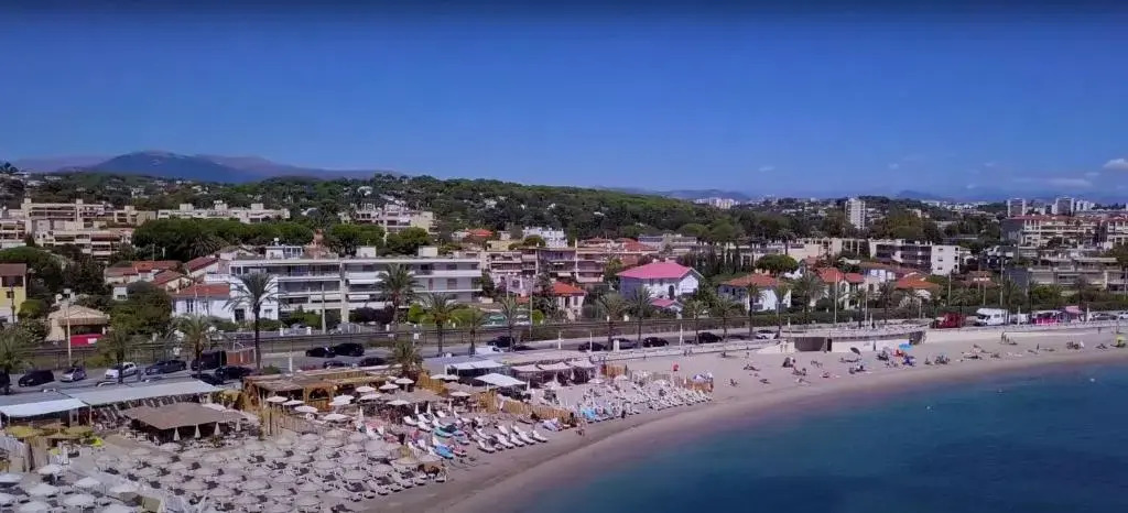 Apt Golfe Juan - 5min des plages - Parking privée - Piscine Rooftop
