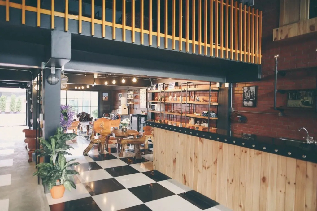 Koenji Guest House & Bar Chiang Mai